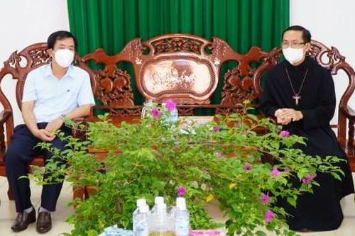 Chính trị - Xã hội Theo dòng thời sự Đoàn lãnh đạo UBND tỉnh thăm, làm việc với Đan viện Thiên An