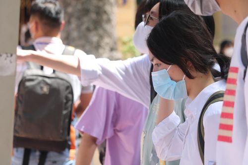 Điểm chuẩn đại học tăng 'phi mã', nên bỏ quy định cộng điểm ưu tiên?