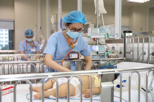 Nhiều trẻ nhập viện bị suy đa tạng, khó thở do nhiễm khuẩn huyết tụ cầu vàng