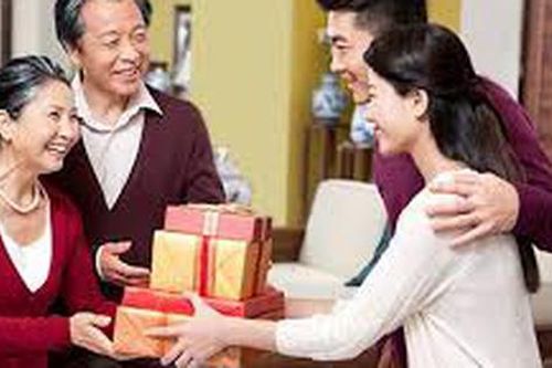 Bố mẹ chồng phá sản, nhưng chúng tôi đã bình an trước biến động lớn nhờ 5 bí kíp sống sau
