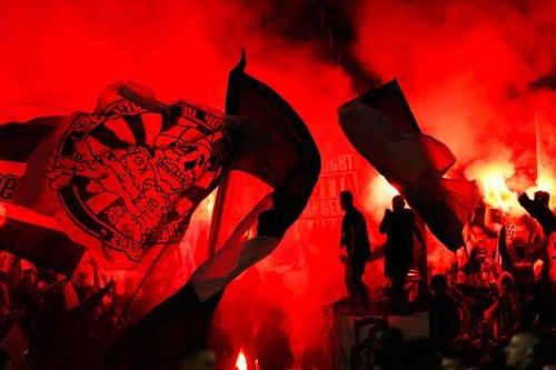 Khán giả giải Ligue 1 lần thứ 3 gây hỗn loạn từ khi Messi đến thi đấu