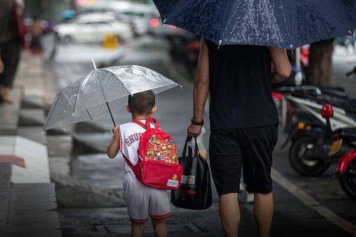 Cái khó lúc 15h30 của cha mẹ Trung Quốc