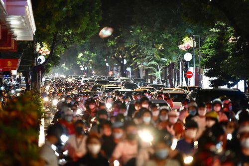 Thủ tướng yêu cầu không để xảy ra tụ tập đông người nơi công cộng