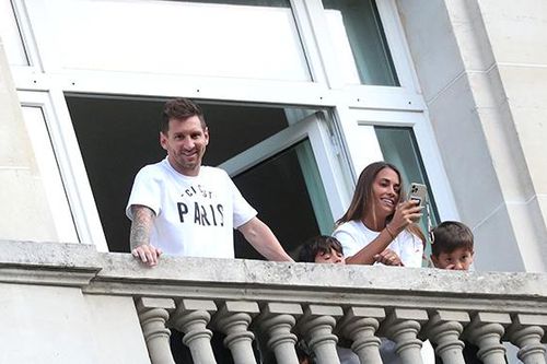 Ác mộng của Messi ở Paris