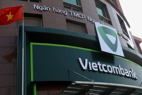 Vietcombank nói gì về 'Tạm khóa báo có' liên quan vụ Thủy Tiên sao kê?