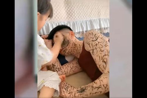 Clip: Đừng ngủ khi con bạn còn thức