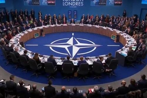 NATO nhất trí thay đổi, Pháp nhắc nhở Mỹ: Đồng minh không có nghĩa là trở thành con tin