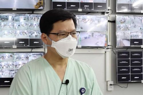 Áp lực cứu bệnh nhân COVID-19 nặng rất lớn, nhiều bác sĩ bệnh viện Việt Đức đã bật khóc