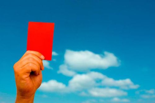Dính thẻ đỏ và húc vỡ mũi đối thủ, cầu thủ Nga bị treo giò 48 trận đấu