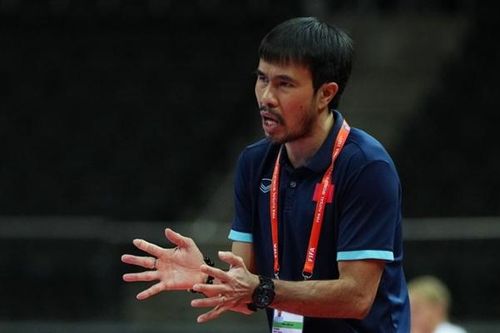 HLV Phạm Minh Giang không về nước cùng futsal Việt Nam, ở lại Lithuania điều trị COVID-19