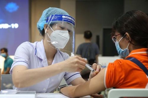 Hà Nội xúc tiến tìm nguồn vắc xin COVID-19 cho trẻ em