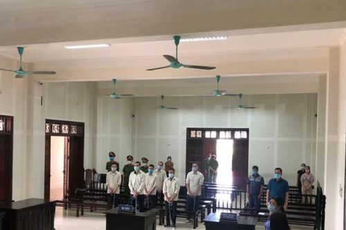 52 năm tù giam cho 8 bị cáo về tội tham ô tài sản