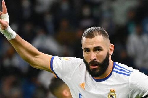 Real Madrid 'đánh tennis', Benzema lập kỷ lục thế kỷ
