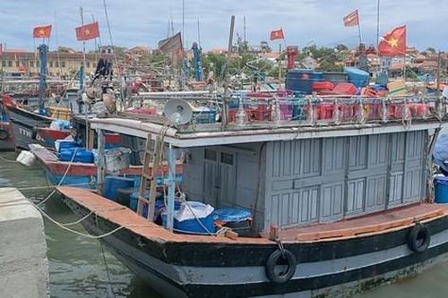 ATNĐ diễn biến phức tạp: Thừa Thiên-Huế, Quảng Ngãi cấm biển, chặn người vào rừng
