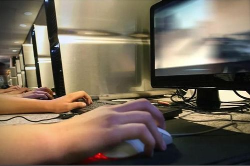 Báo cáo xếp hạng Việt Nam không có tự do về Internet là 'vô giá trị'
