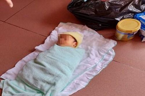Bé trai khoảng 5 ngày tuổi bị bỏ rơi tại chùa Quang Minh
