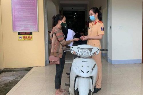 Nhận lại xe máy sau 3 năm bị mất trộm ở Nghệ An