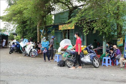 Long An: Người dân ồ ạt về quê gây khó khăn trong công tác phòng, chống dịch COVID-19