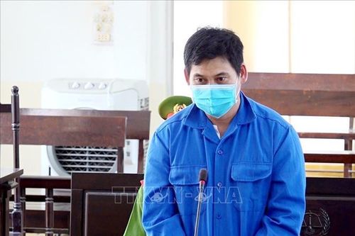 Lĩnh án 18 tháng tù vì đưa người khác nhập cảnh trái phép
