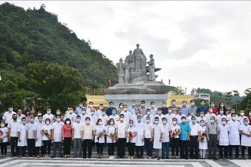 40 bác sĩ, nhân viên y tế Hà Giang lên đường hỗ trợ TP Hồ Chí Minh chống dịch