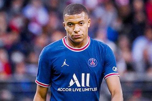 Hàng loạt hành vi 'xấu xí' của Mbappe trong trận thắng Metz