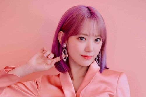 Sau nửa năm tan rã, Sakura (cựu thành viên IZ*ONE) chính thức kí hợp đồng với công ty BTS