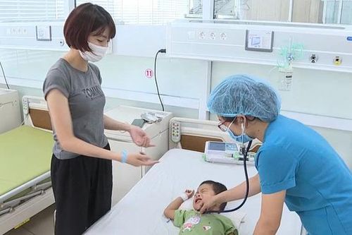 Phú Thọ: Bé 3 tuổi sốt nhẹ rồi mất ý thức, nguyên nhân không ai ngờ tới