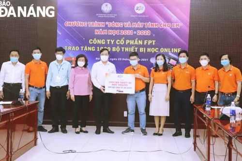 FPT tặng 1.000 thiết bị hỗ trợ học trực tuyến cho học sinh Đà Nẵng