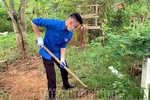 'Sinh viên 5 tốt' Cháng A Dơ