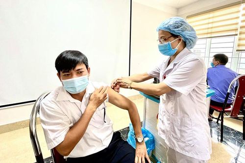 Ngành Y tế tiếp nhận thêm 78.800 liều vắc xin phòng COVID-19