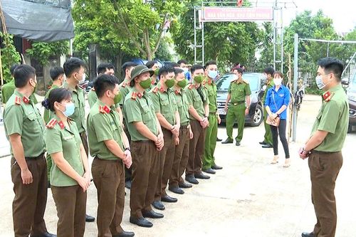 Đầu tư 90 triệu đồng xây dựng công trình 'Bóng đèn an ninh'