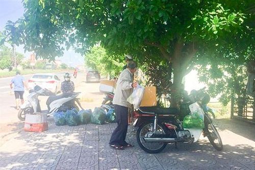 Những món quà quê thấm đượm nghĩa tình