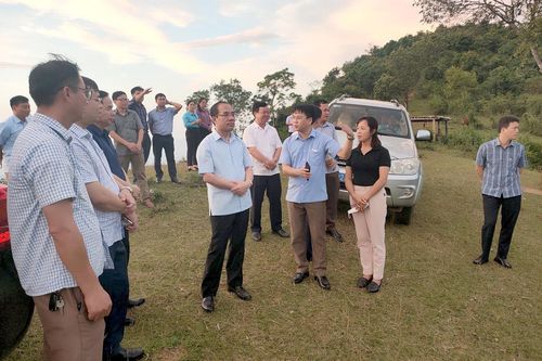 Đồng chí Bí thư Tỉnh ủy Chẩu Văn Lâm: Hồng Thái cần xây dựng các sản phẩm riêng có để phát triển du lịch.