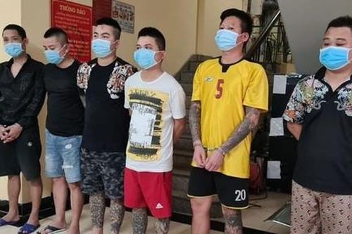 Bắt nhóm 'tín dụng đen' chuyên đặt hoa tang, viết cáo phó khủng bố con nợ