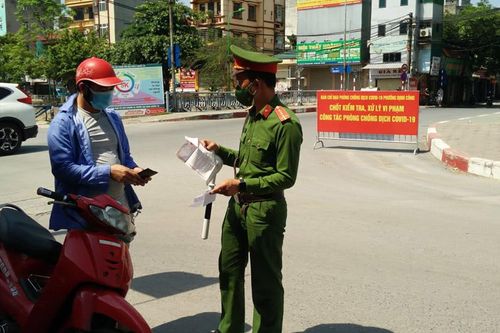 Kết hợp tuyên truyền và kiểm tra, kiểm soát bảo đảm an toàn phòng, chống dịch Covid-19