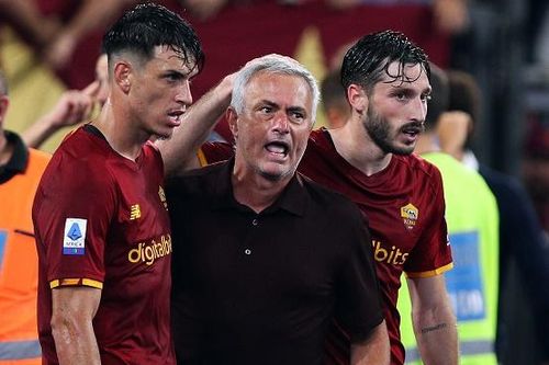 Thầy trò Mourinho bám đuổi ngôi đầu Serie A