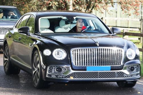 Ronaldo mua thêm xe siêu sang Bentley Flying Spur