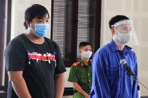 Hai người phải ngồi tù vì mang dao đi đòi chó