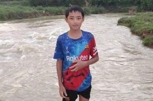 Nam sinh lớp 7 lao xuống dòng nước chảy xiết cứu bé gái