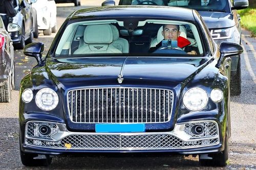 Vì sao chiếc Bentley tay lái thuận của Ronaldo được chạy ở Anh?