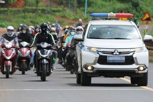 Đồng Tháp đón hơn 100 công dân mắc kẹt ở Long An về quê