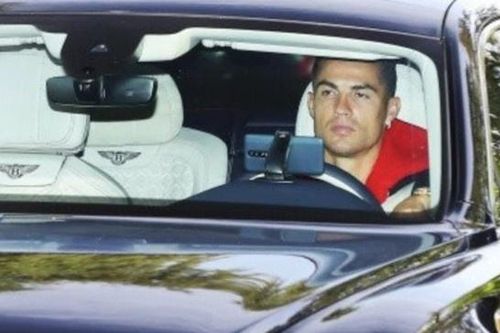 Cristiano Ronaldo dùng điện thoại Huawei đời cũ