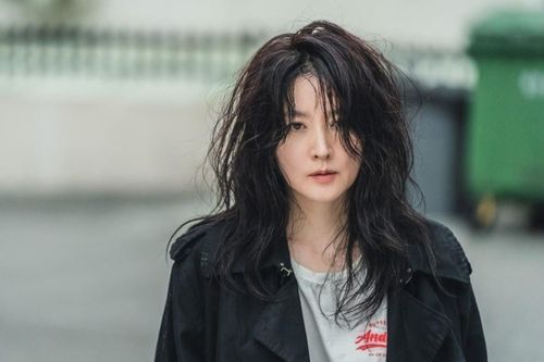 Sự phá cách của Lee Young Ae sau ba năm vắng bóng