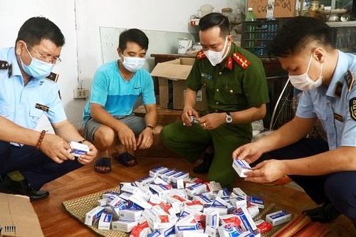 Dùng thuốc điều trị Covid-19 không rõ nguồn gốc: Tiền mất tật mang