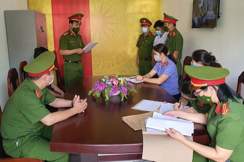 Khởi tố, bắt tạm giam Phó phòng Tài nguyên và Môi trường huyện Yên Minh, Hà Giang