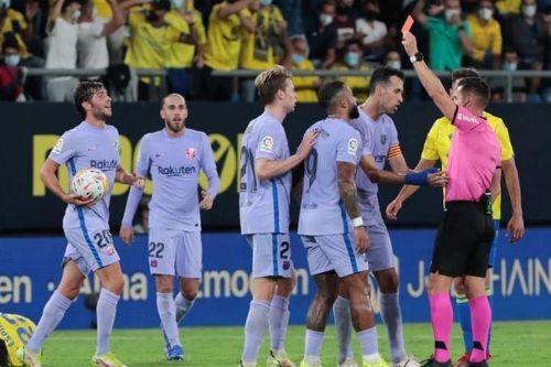 Cầu thủ Barca lĩnh 2 thẻ đỏ, đều do 1 trọng tài… 'ban cho'