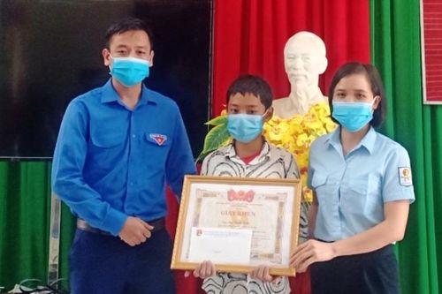 Thanh Hóa: Nam sinh lớp 7 lao xuống dòng nước xiết cứu bé gái 9 tuổi
