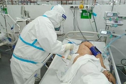 Sáng 24/9, Việt Nam còn hơn 1.000 ca COVID-19 thở máy và ECMO