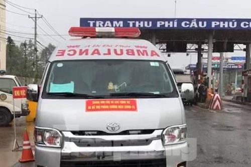Lập biên bản tài xế xe cứu thương gắn bảng 'Giang Kim Cúc và các cộng sự'