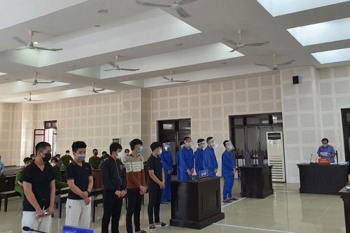 Nhóm thanh thiếu niên lĩnh 70 năm tù vì trêu ghẹo bạn gái